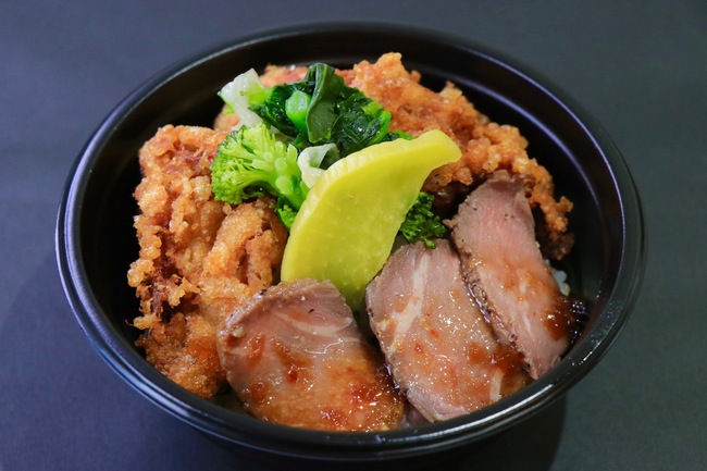 唐揚げとローストビーフの愛盛り丼