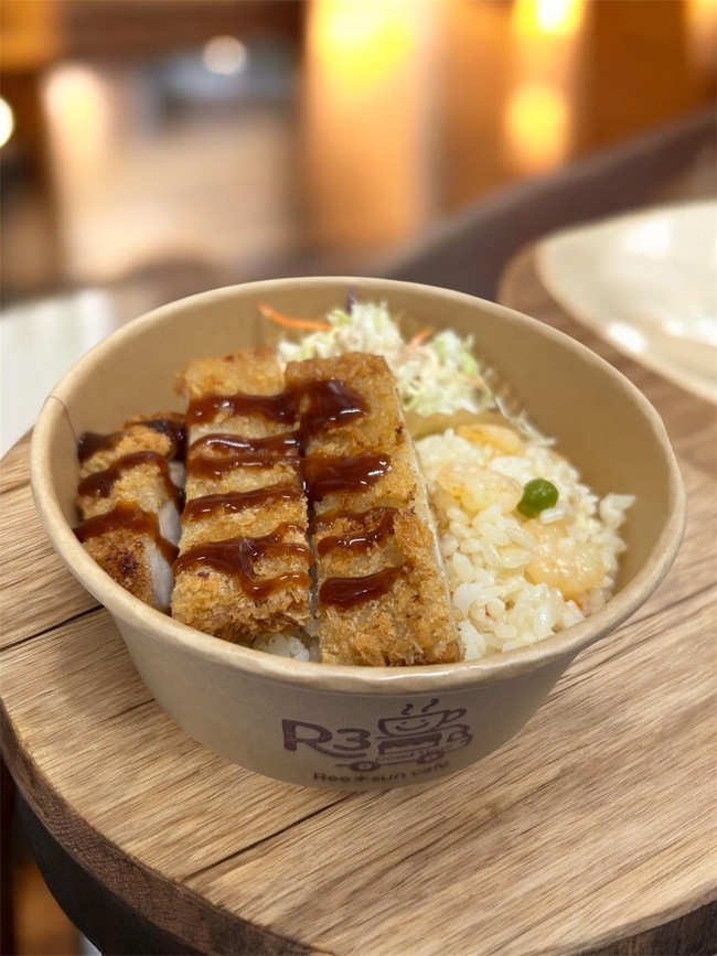エビピラフとんかつセット