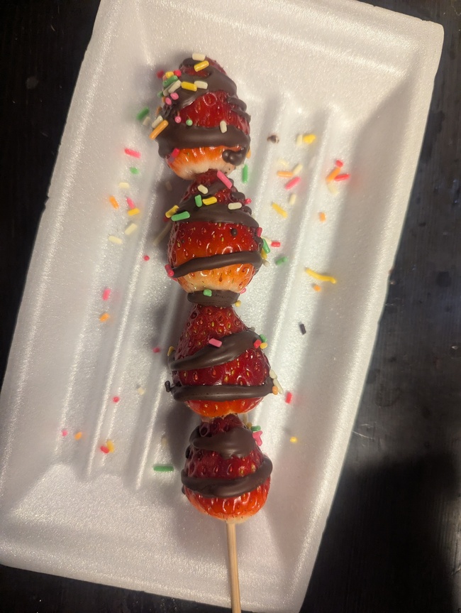 甘酸っぱい初恋の味いちごチョコ串