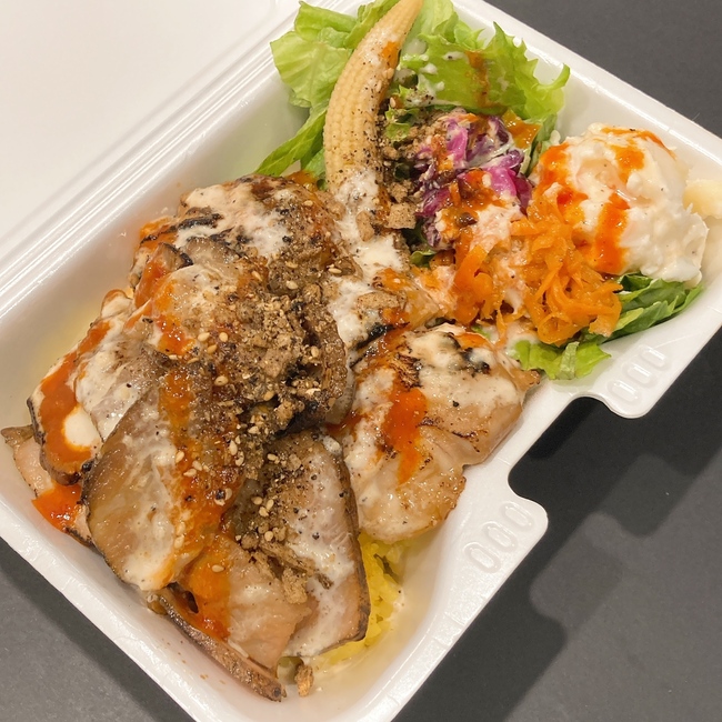 “炭火焼き鳥”&“炭焼き味噌ポークジンジャー”オーバーライス(Combo)