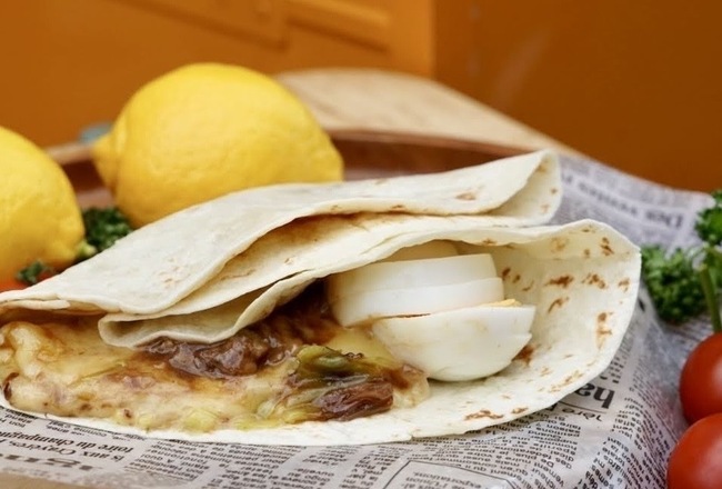 ビーフデミグラスとチーズのブリトー