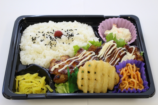 日替わり弁当３種例、照りマヨ　チキン弁当