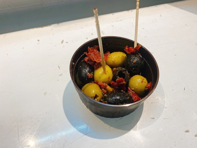 オリーブとドライトマトのマリネ