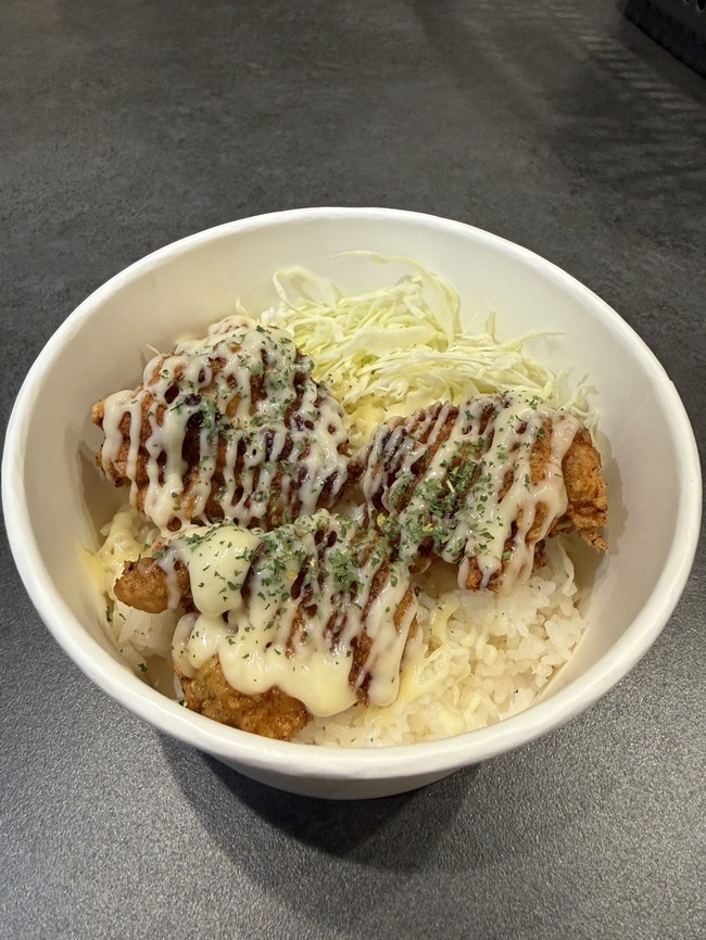 マヨネーズソース唐揚げ丼