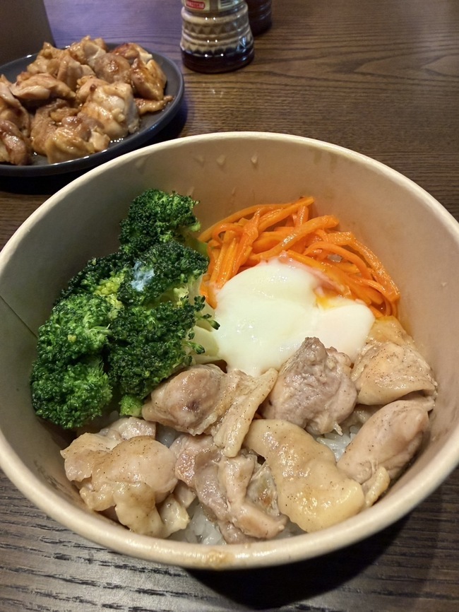 グリルチキン丼