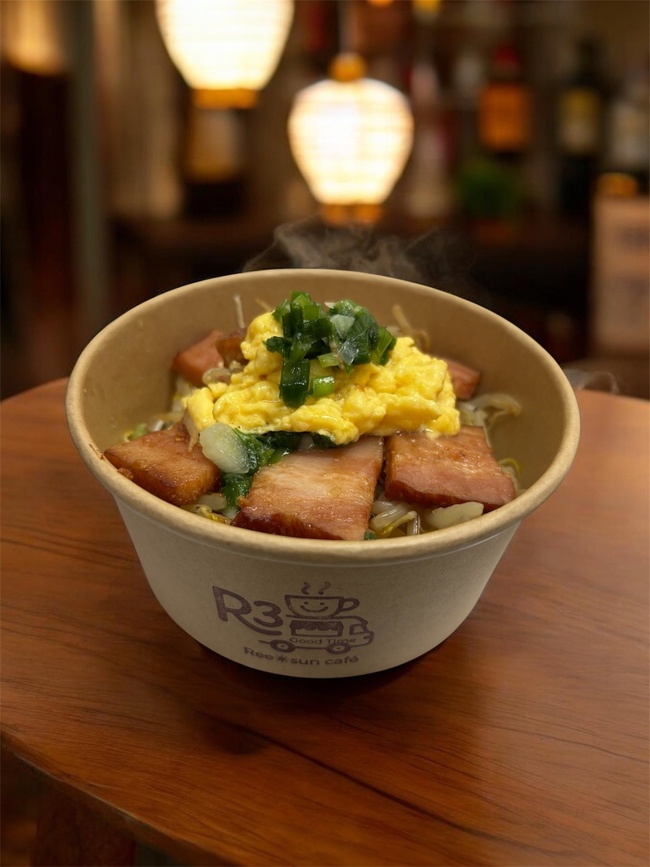 ベーコン丼だし卵スクランブル