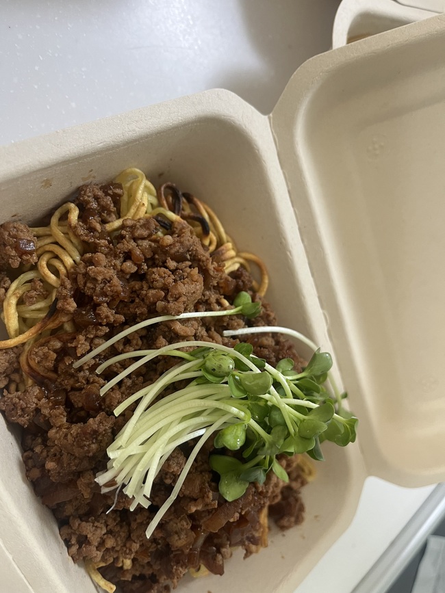 ジャージャー麺