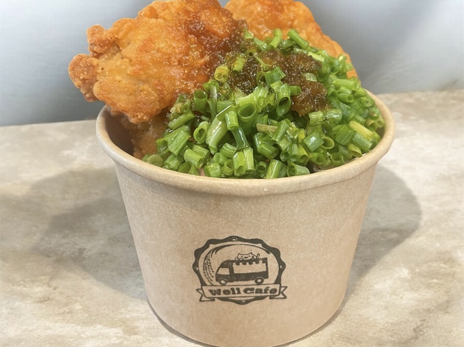 揚げたて！4種のオリジナルトッピング唐揚げ（おろしネギポン酢、トマトソースバジル、カレーチーズ、タルタルソース）