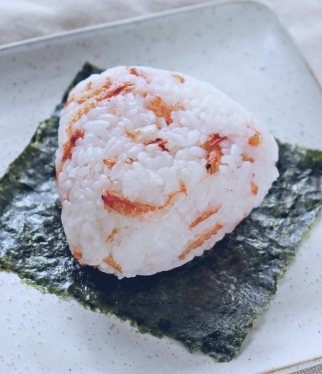 桜エビを使った炊き込みご飯［にぎり］