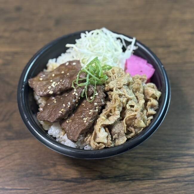 はらみとカルビのあいもり丼1100