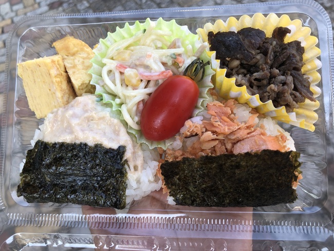 おにぎり弁当