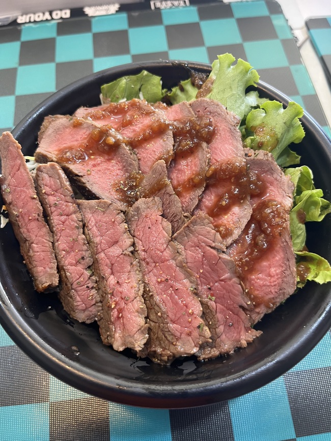 愛知県産知多牛豪華2種盛り丼