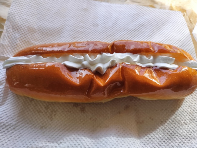 揚げパン　ホイップクリーム入り！
