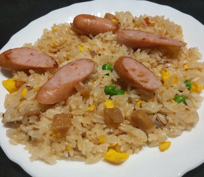 チャーハン（粗挽きソーセージ入り）
