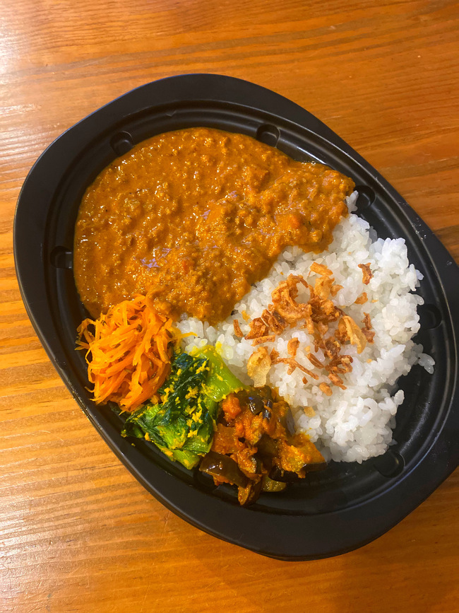 ココナッツスパイスキーマカレー（3種の副菜付き）