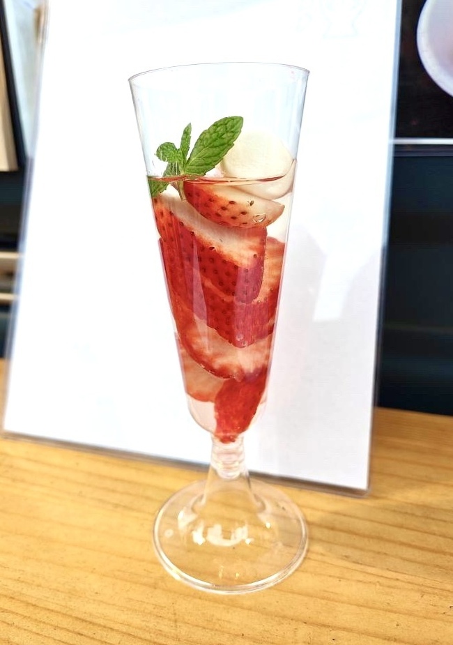 ぽんグリア（栃木の日本酒とフルーツのカクテル）