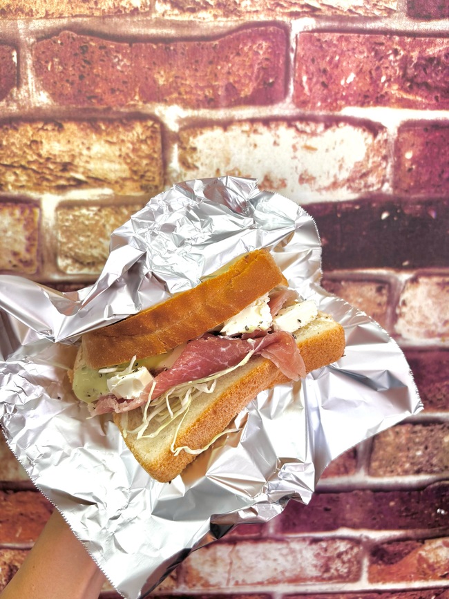 生ハムクリームチーズサンド