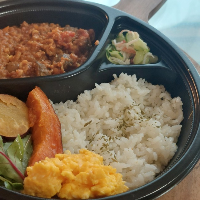 畑メシ 野菜溶け込む旨トマキーマカレー