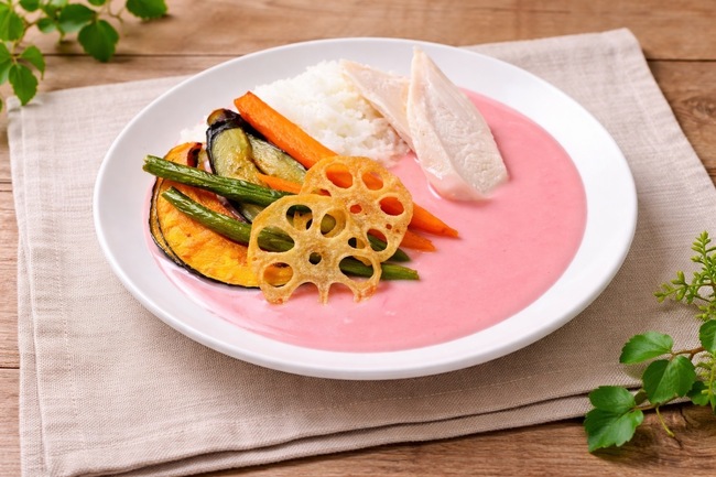 揚げ野菜のピンクカレー