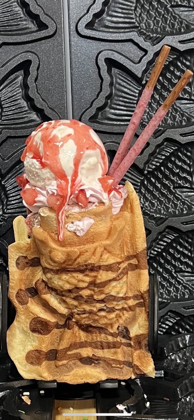 たい焼きパフェ　アイスいちご