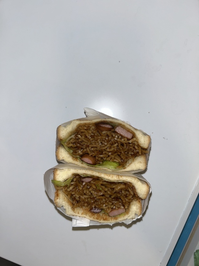 焼きそばサンド