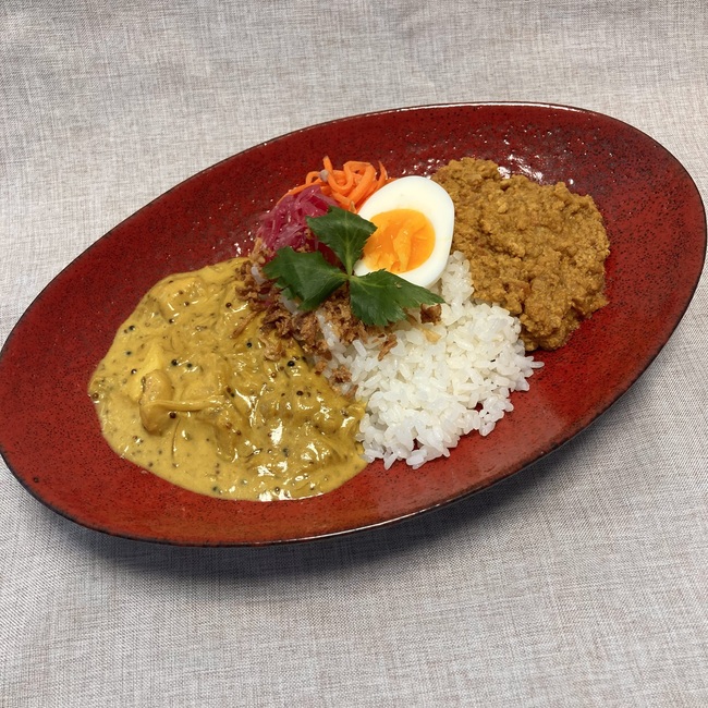 キーマカレーてシーフードのココナッツミルクカレーの2種盛り