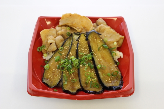 日替わり丼物例　ピリ辛ナス豚丼