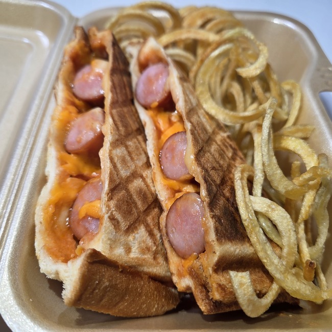 ソーセージのホットサンド