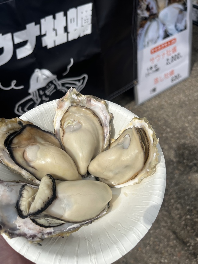 サウナ牡蠣(ぷりぷりの殻付き蒸し牡蠣)