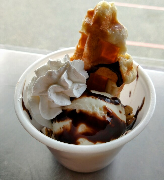 あったかワッフルのチョコレートパフェ