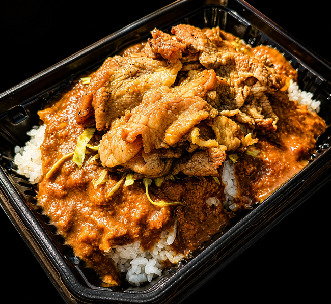 炭火焼き豚肉乗せキーマカレー丼