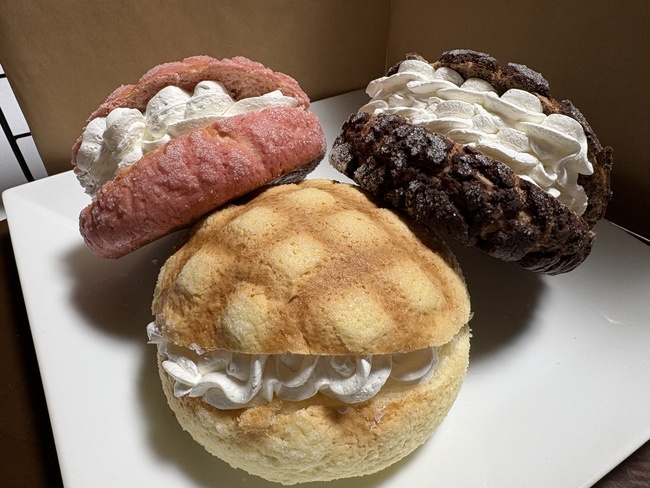 クリームサンドメロンパン