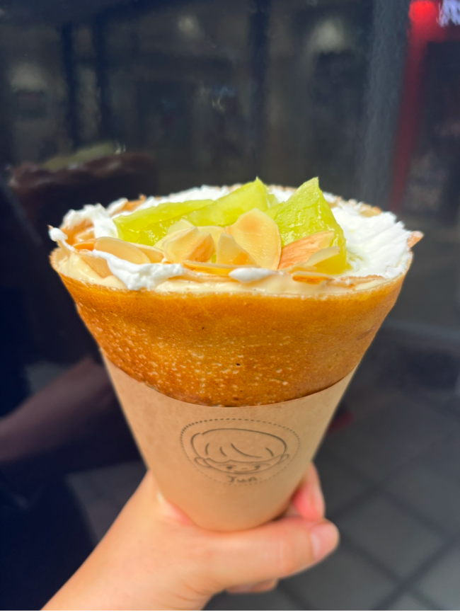 季節の果物と生クリーム