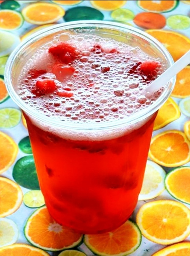 イチゴ＆ナタデココのジュース