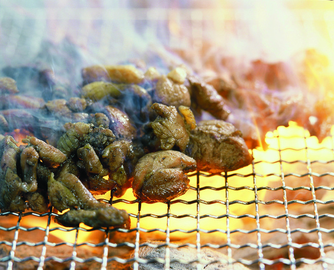 鶏の炭火焼き、生ビール、宮崎本格焼酎（ソーダ、水、お茶、お湯割）、ワイン、日南レモンソーダ、ホットレモン、日向夏ジュース