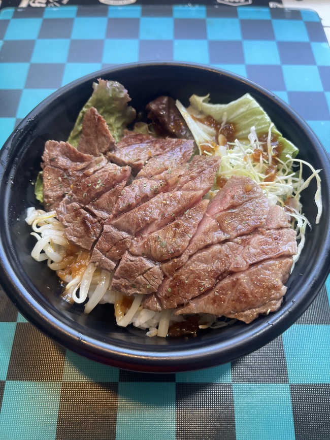 愛知県産知多牛今日の日替わり希少部位ステーキ丼