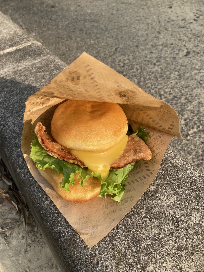 マラサダチキンサンド