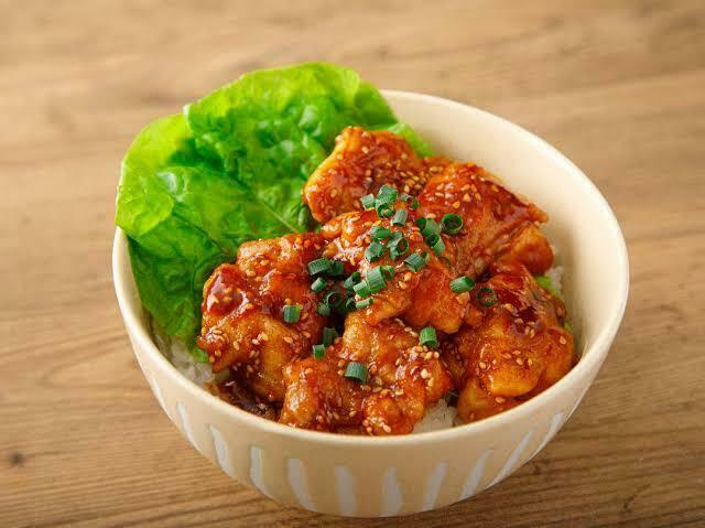 ヤンニョムチキン丼