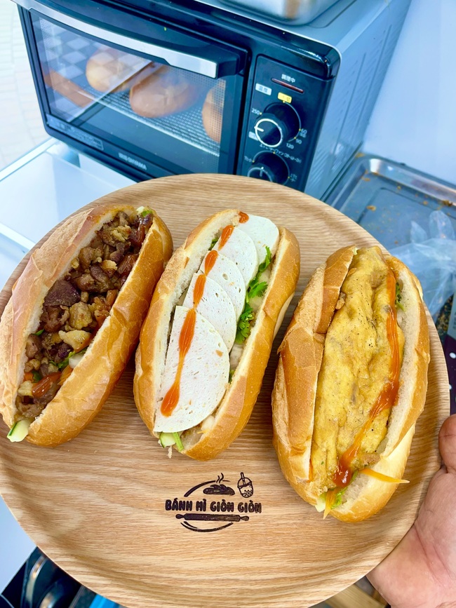 バインミー　, フルーツティー　、揚げ春巻き　、フォー　