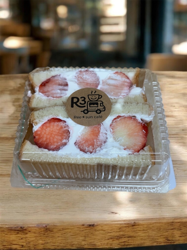 フルーツサンドいちごみかん