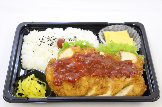 日替わり弁当３種例､チキンカ完熟トマト弁当