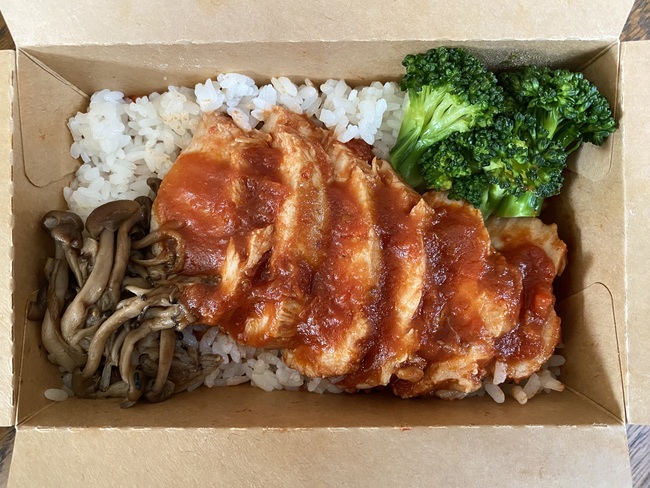 鶏むね丼(トマト煮)