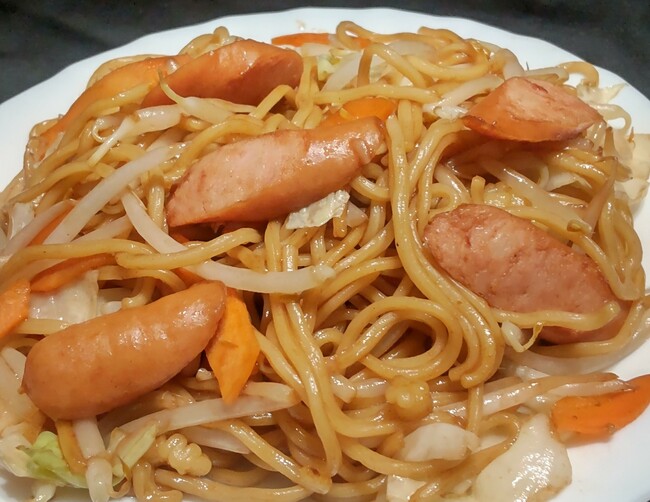 焼きそば（粗挽きソーセージ入り）