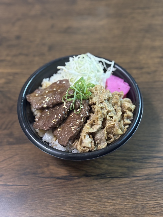 はらみとカルビのあいもり丼1100