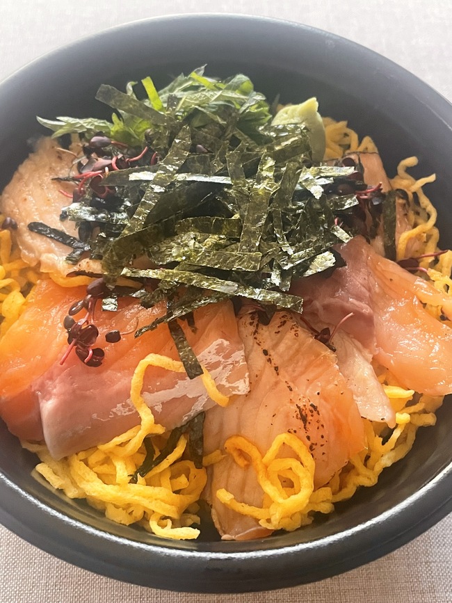 炙りサーモン丼