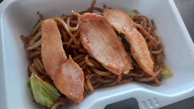 川越太麺焼きそば(スモークチキン付)