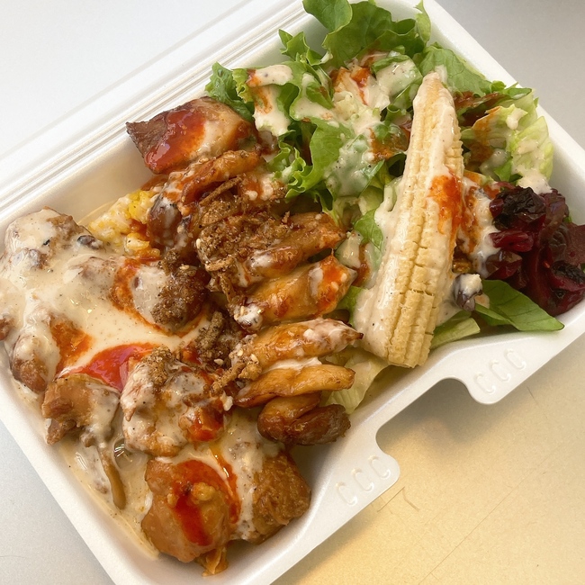 “炭焼き”と“煮込み”のオーバーライス
