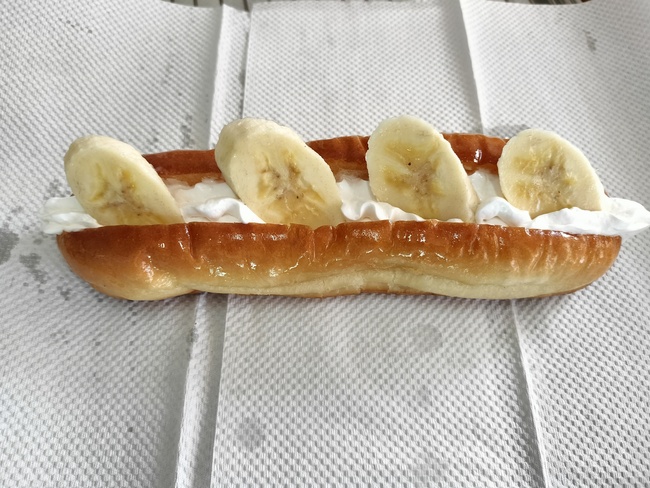 揚げパンホイップクリームバナナ