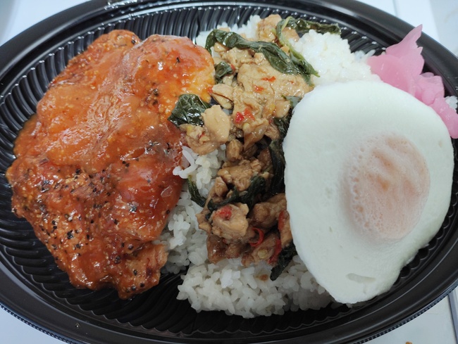 ガーリックトマトチキンステーキ＆ガパオライス弁当