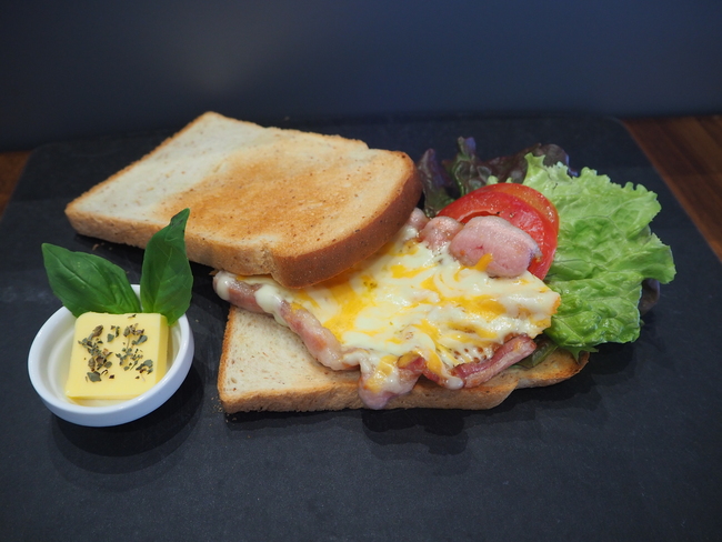 ホットサンド　(BLT)